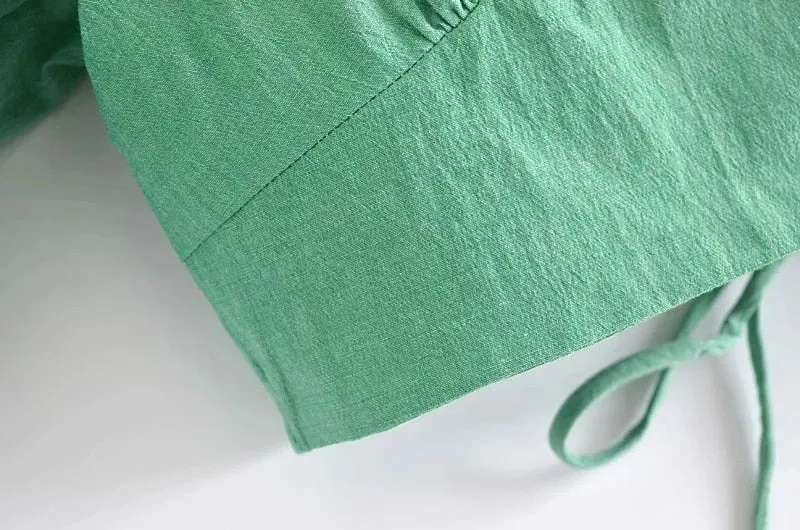 BACK CROSS STRAPS CROPPED BLOUSE