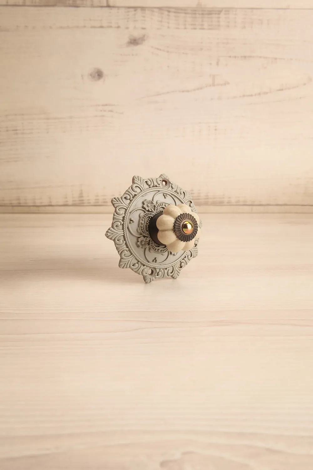 Greyshell | Grey Vintage Mural Hook