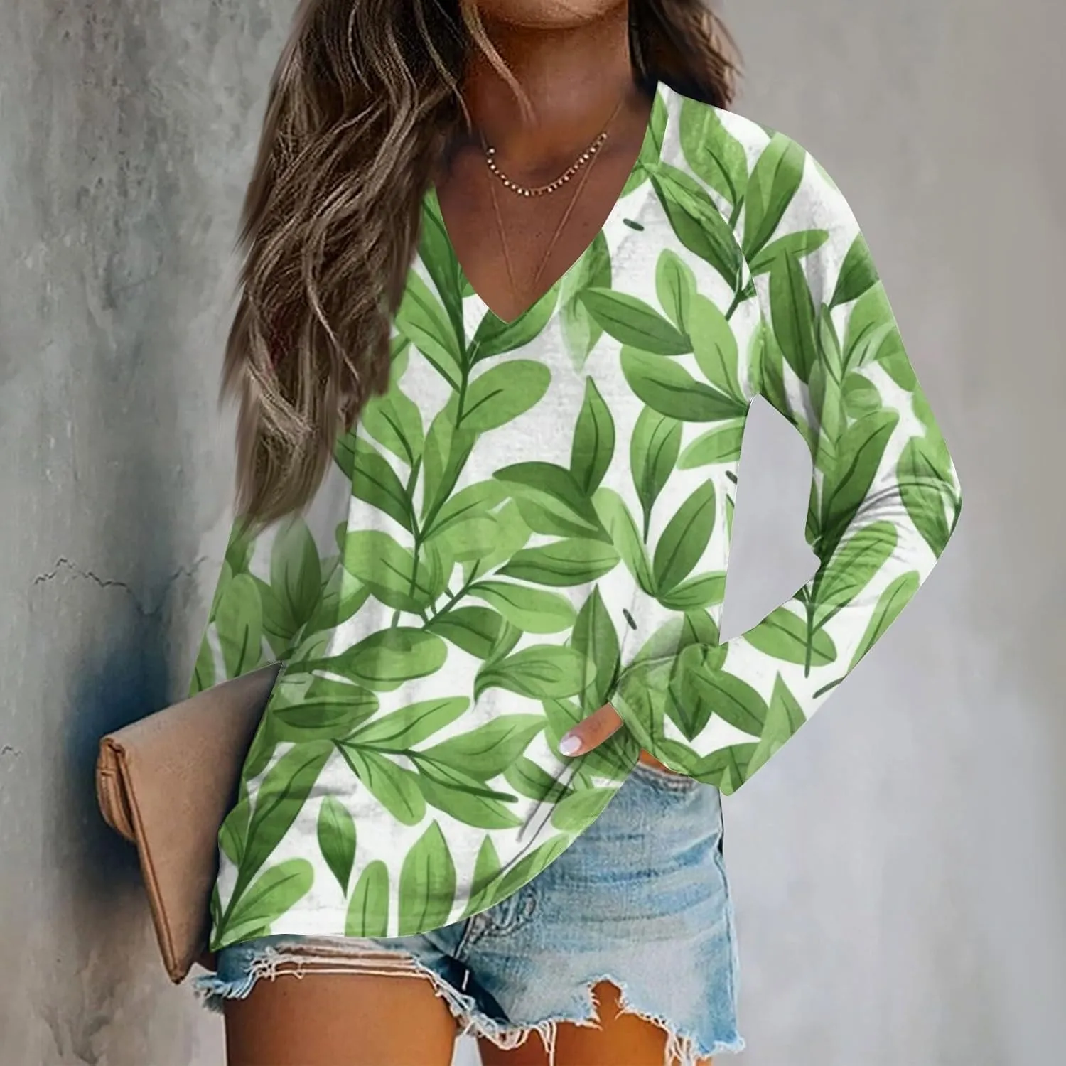 Women's 2025 Fall Long Sleeve Tops V Neck Sexy Floral Print Tee Tops Trendy Cute Loose Fit Dressy Winter Sweatshirt
